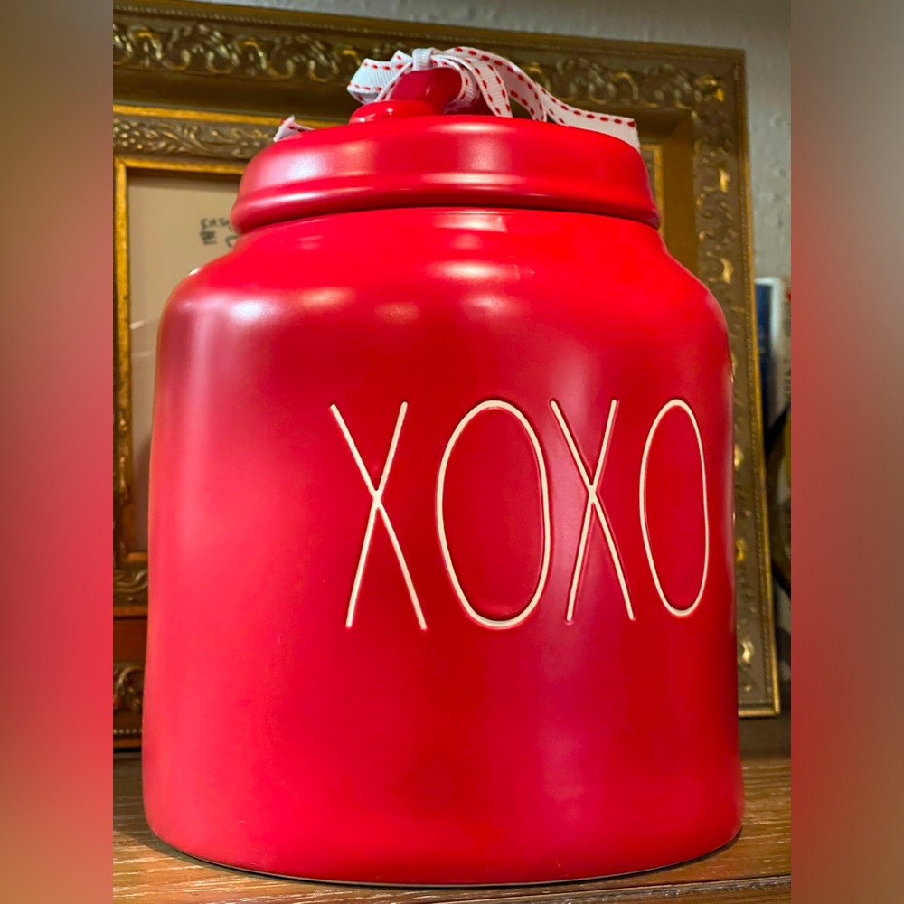 Rae Dunn XOXO Canister allside red ceramic - Valentine's Day themed - with XOXO